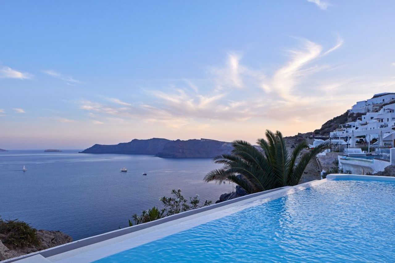 Villa Katikies Hotel in Oia, Santorini | Greeka