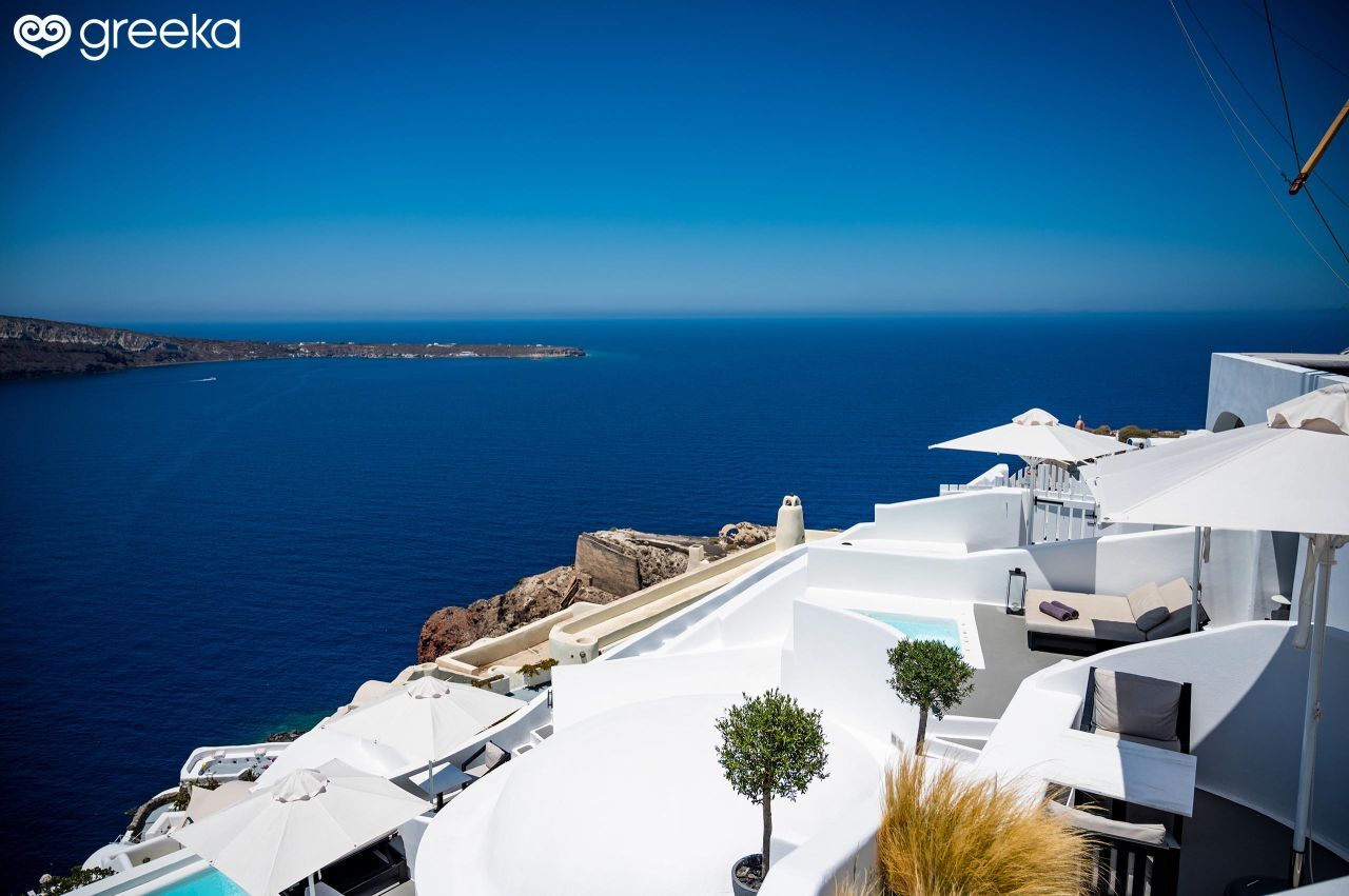 Charisma Suites in Oia, Santorini | Greeka