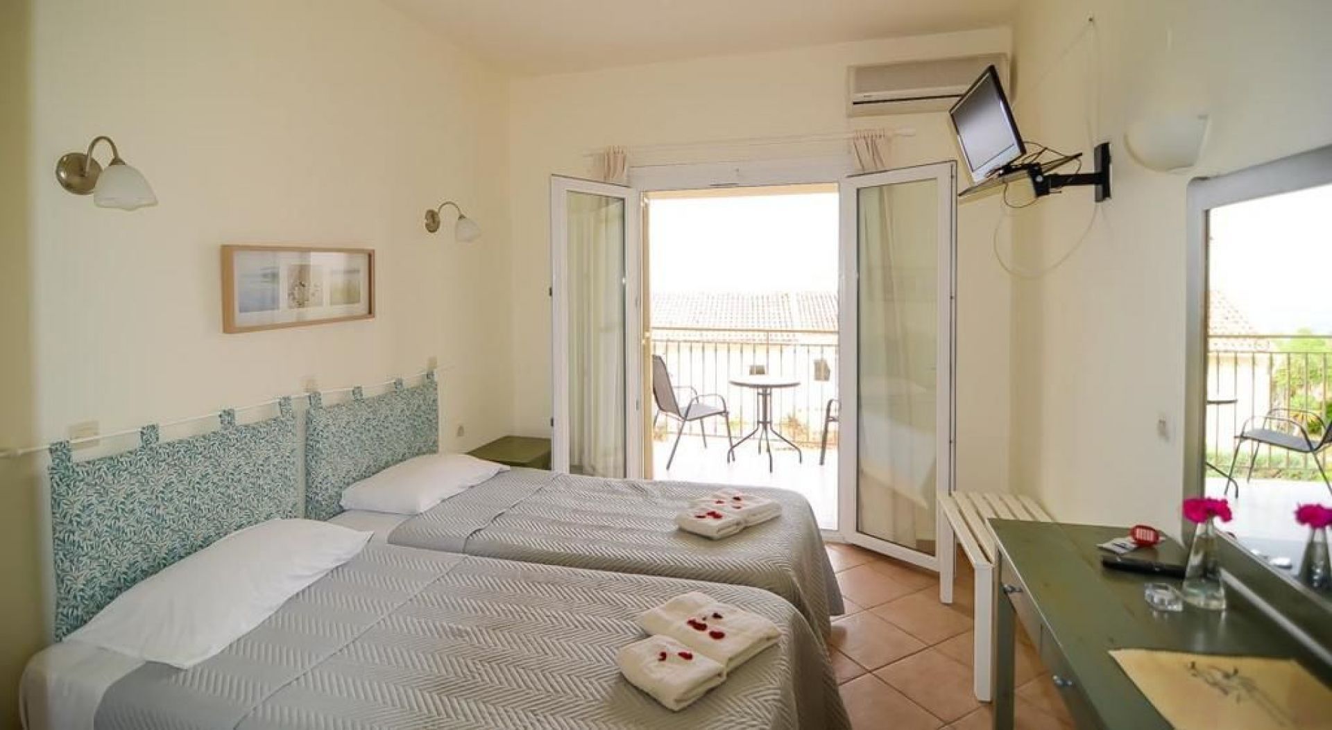 Panorama Hideaway Apartments in Dassia, Corfu | Greeka