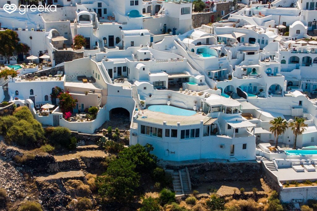 Sun Rocks Hotel in Firostefani Santorini Greeka