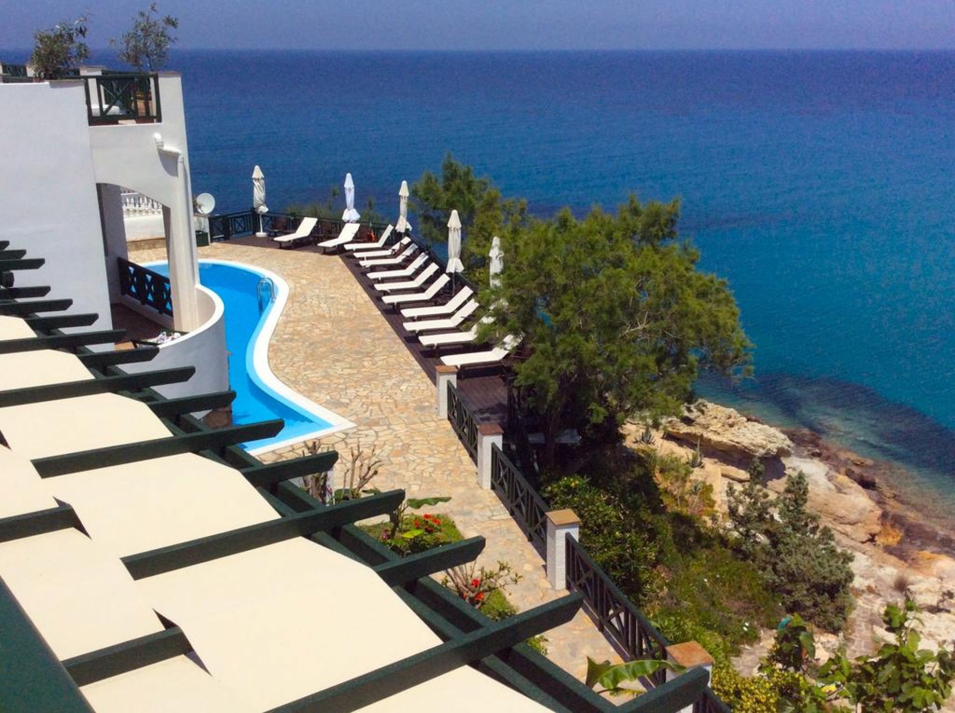 Erofili Beach Hotel In Armenistis Ikaria Greeka