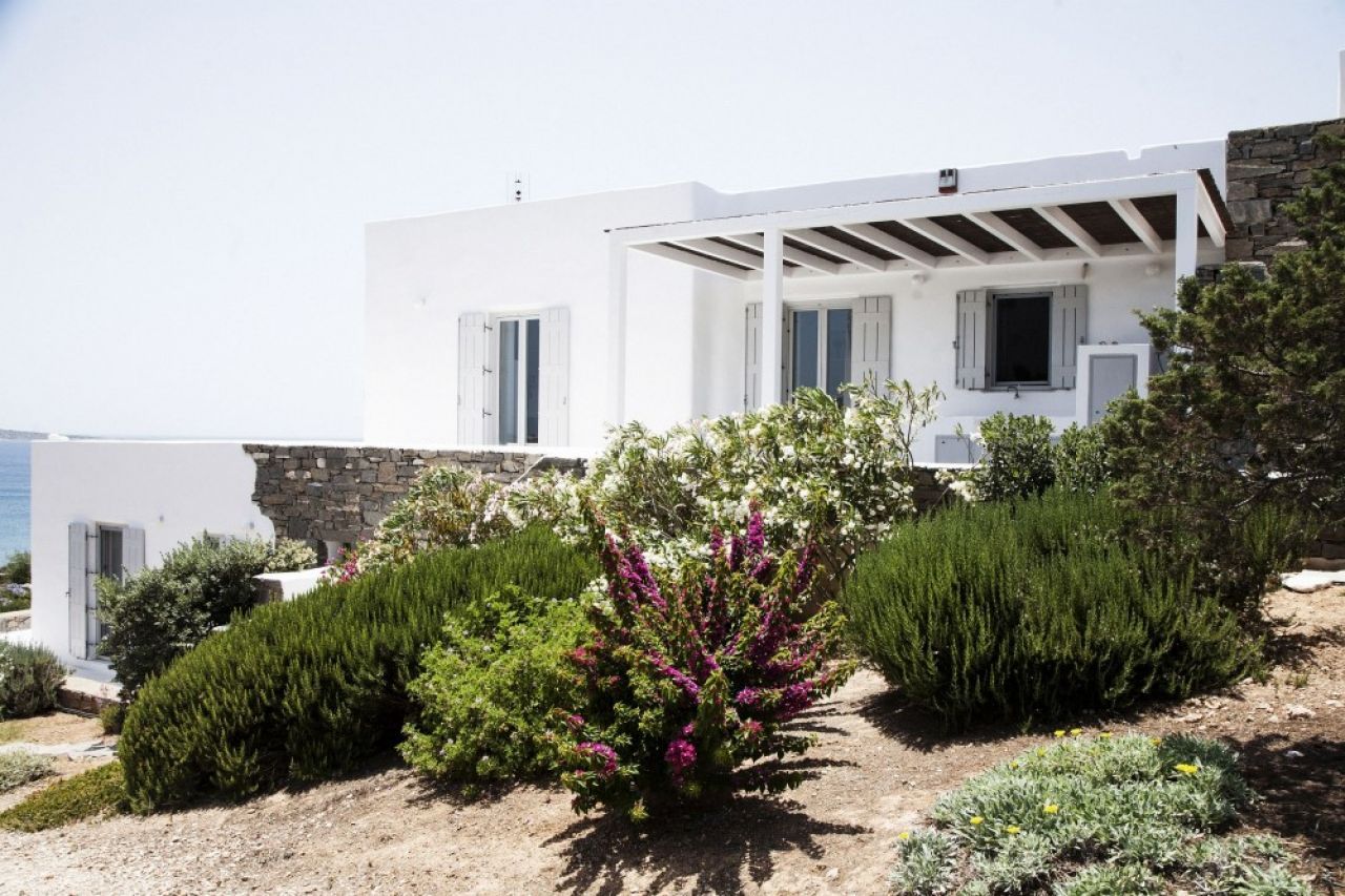 seasonal villa rentals aliki paros greece