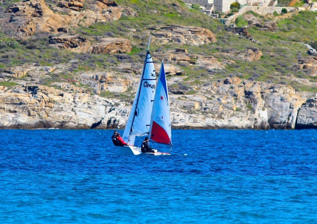 sailing-in-paros-greece-yacht-charter-greeka