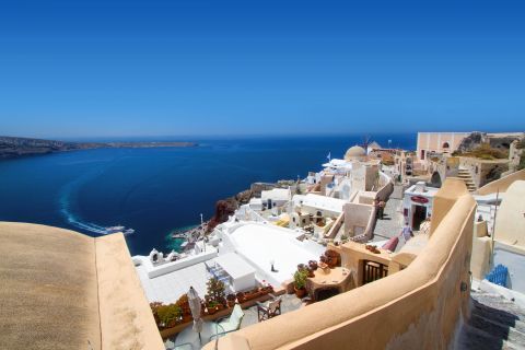 Seaview and traditional buildings of OIa