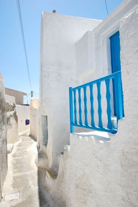Narrow alley with Cycladic building in Emporio village