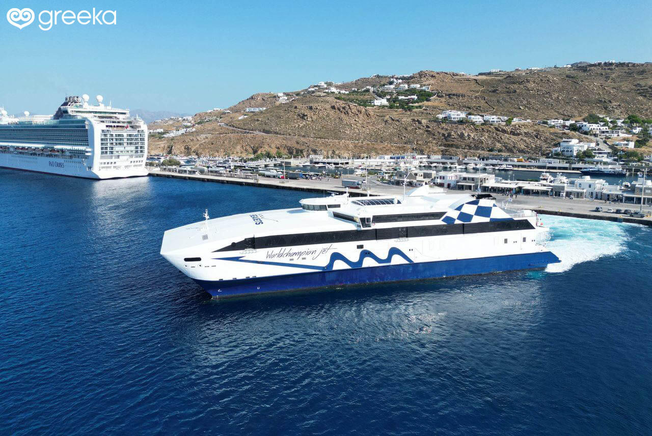 mykonos-to-santorini-ferry-flights-options-greeka