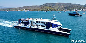 The ferry Speed Cat 1 arriving in the port of Poros