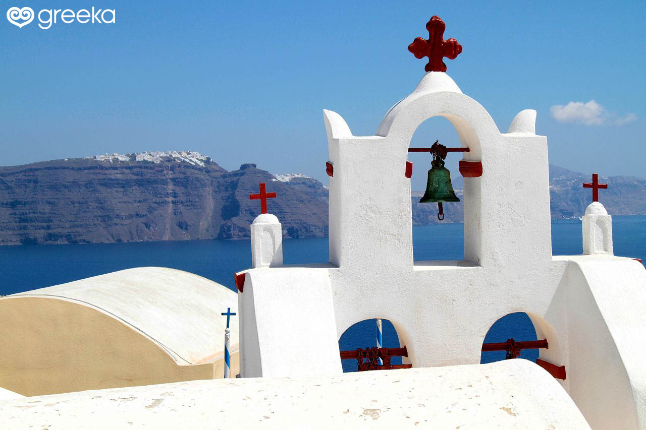 Famous villages like Oia in Santorini