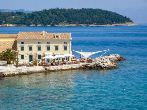 Places to eat and drink in Corfu Town.