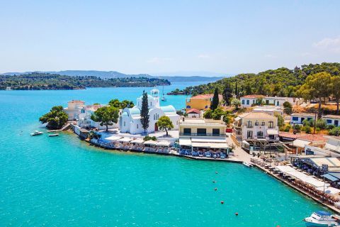 Most buildings in Porto Heli are white-colored with ceramic roof tiles.