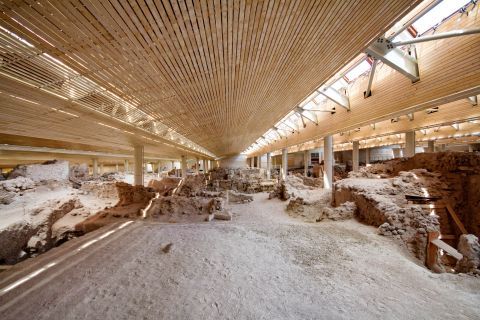 The roof of the site protects the findings from natural phenomena