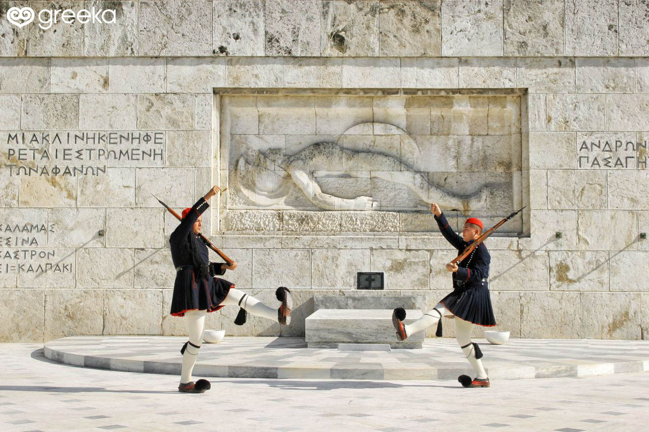 https://www.greeka.com/seedo/photos/1048/athens-changing-of-guards-top-1-1280.jpg