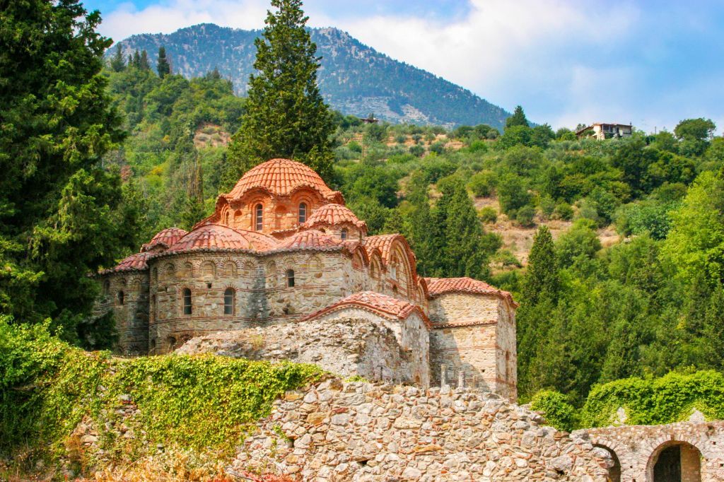 Churches in Mystras, Greece | Greeka