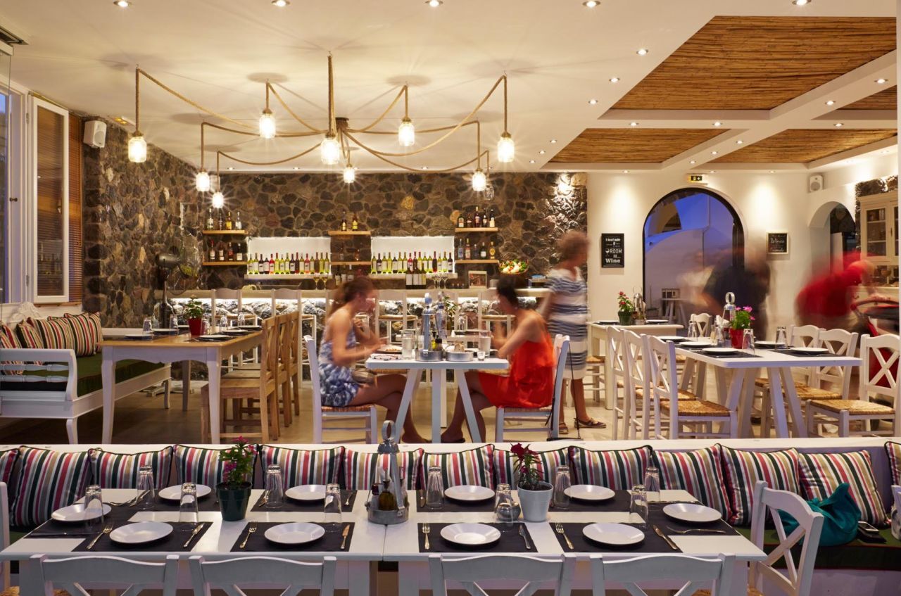 Aroma Avlis Restaurant in Santorini, Exo Gonia | Greeka