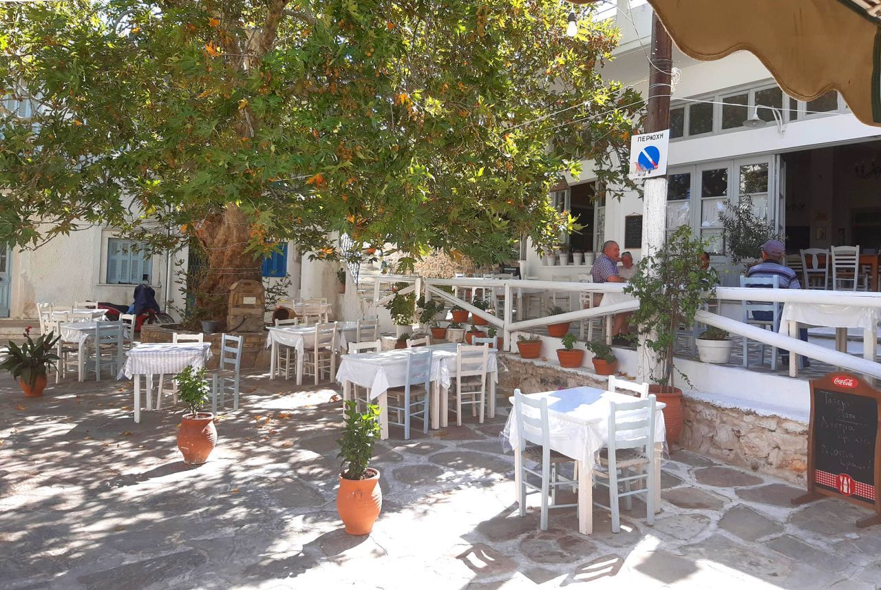 Potērou Restaurant in Naxos, Damarionas | Greeka