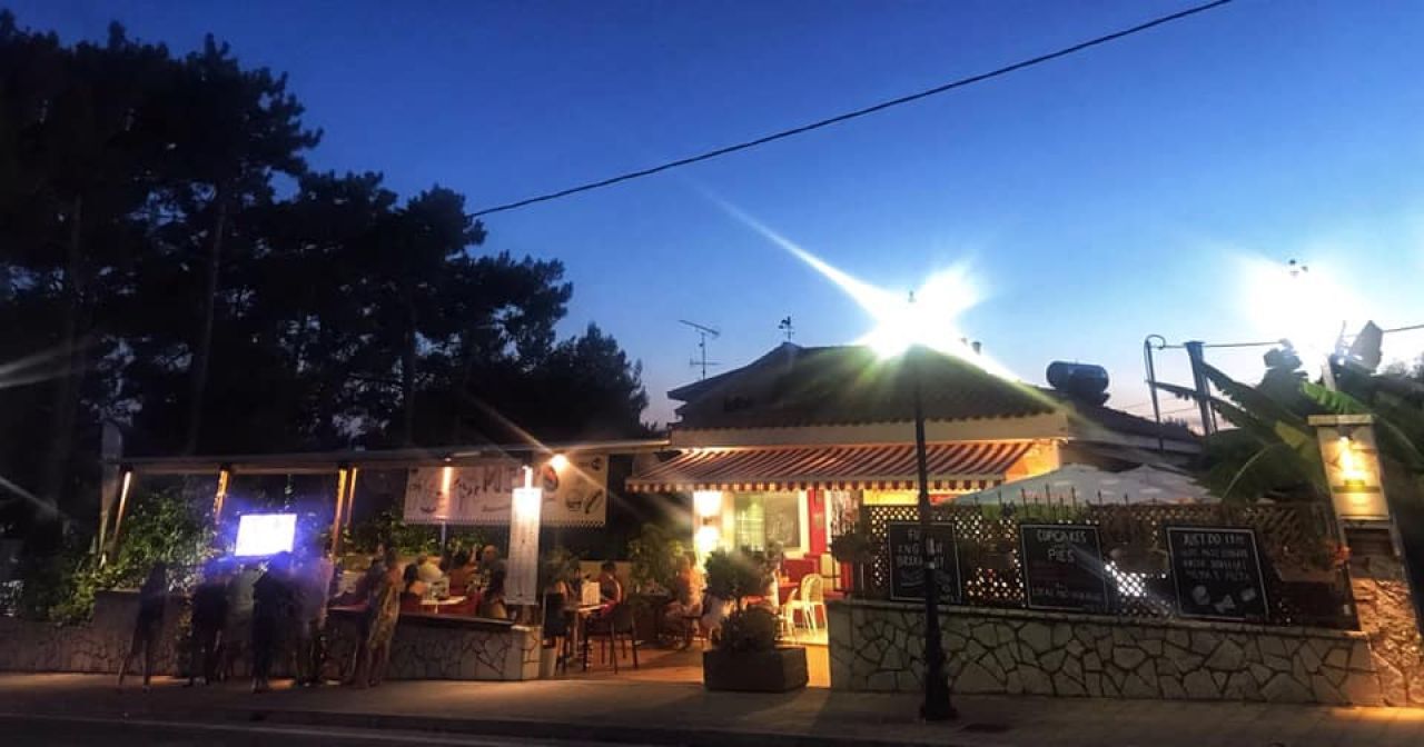 Mel's Cafe in Kefalonia, Lassi beach | Greeka