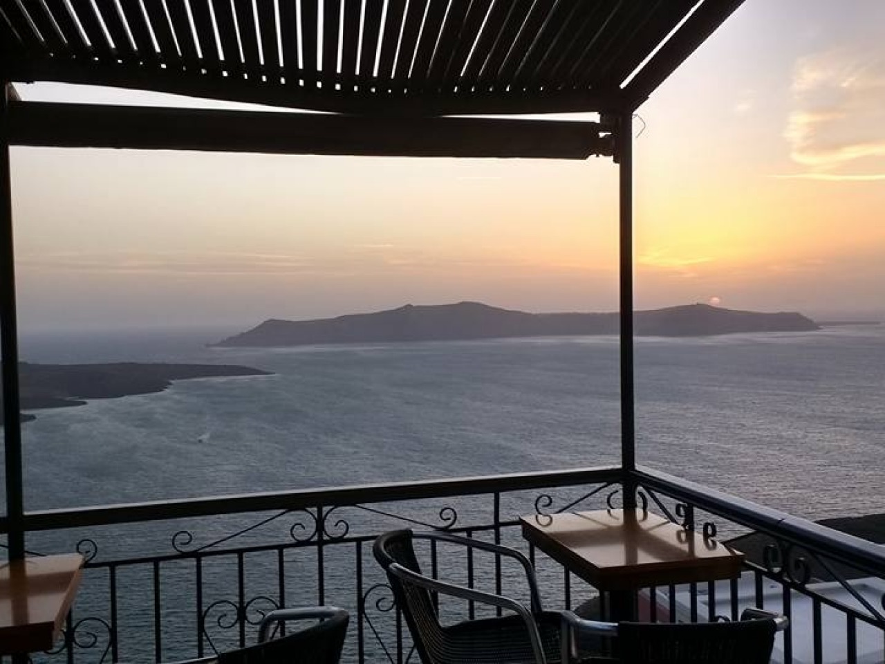 Tropical Bar in Santorini, Fira Town | Greeka