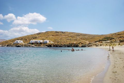 Kolona: People relaxing in Kolona beach