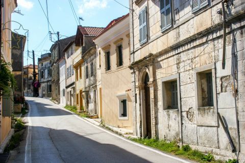 Lefkimi: Old houses